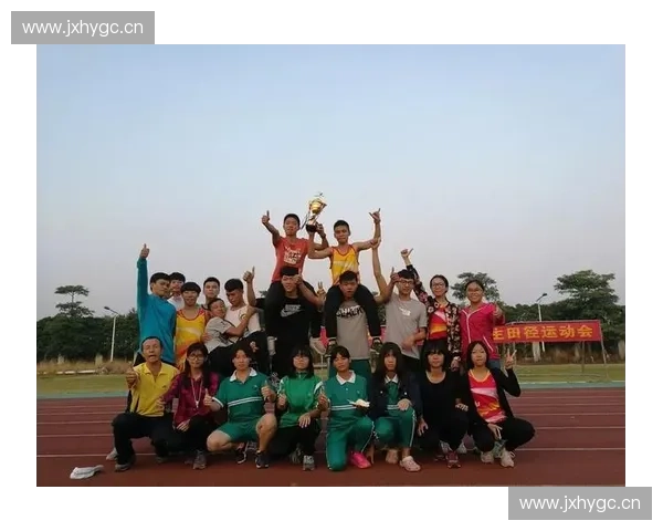 战术轮转与现代足球阵型的融合与创新分析